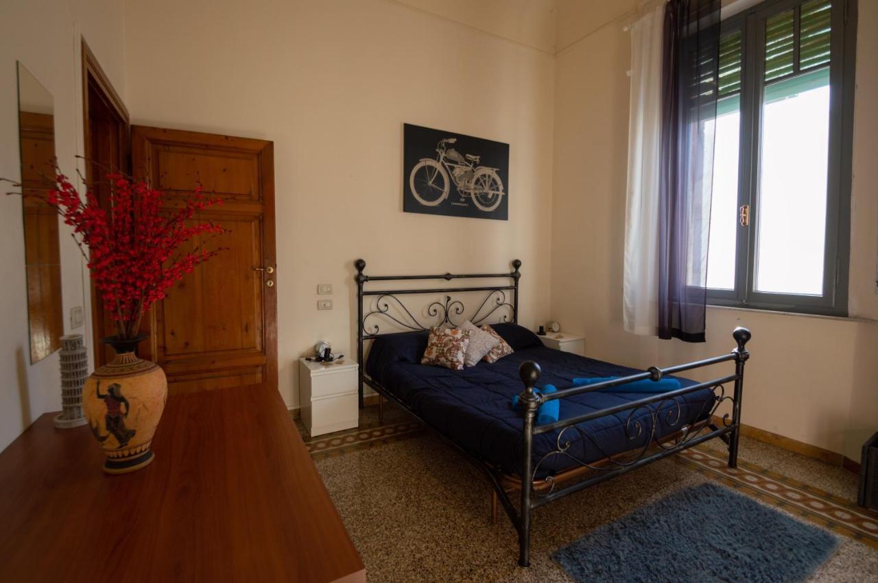 Bonanno Street Tower Free Parking Hotel Pisa Exterior photo